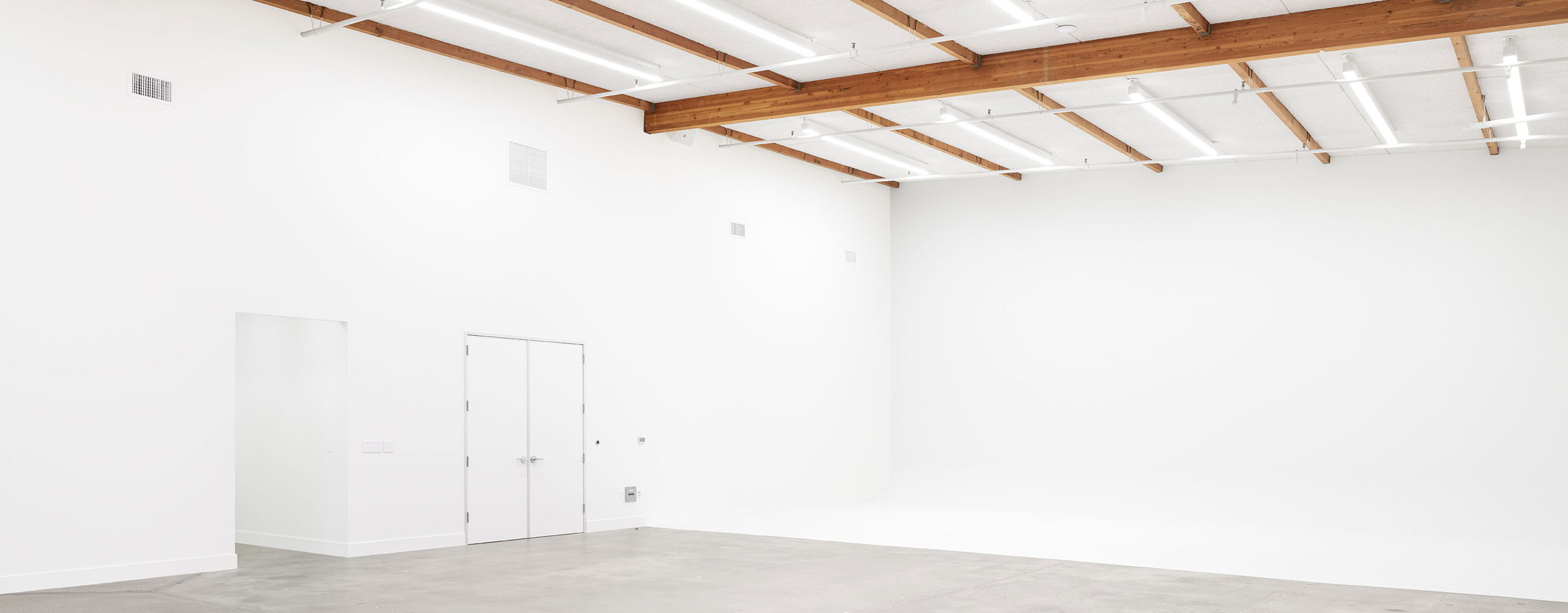 Large, spacious, open studio